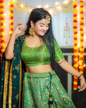 Gungun Gupta Instagram - Diwali is all about celebrating life with the people you love❤️ May your home be filled with good vibes and positivity✨
.
.
.
#gungungupta #instagram #instagood #instadaily #diwali #diwalicelebration #ootd #fashion #explore #explorepage #exploremore #photooftheday #photo #photography #festivevibes #delhi
