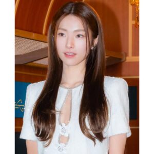 Actress Ha Yeong HD Photos and Wallpapers March 2025