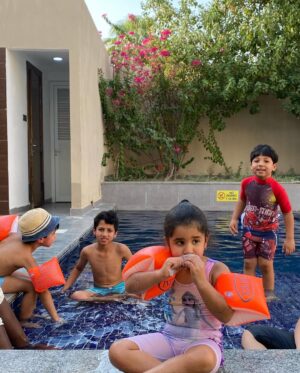 Haifa Hussein Instagram - عيالنا وفرحتهم بالسباحة 
@nordicresorts