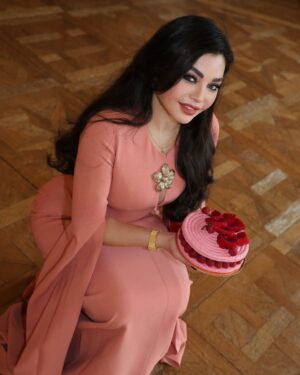 Haifa Wehbe Instagram - 𝐁𝐥𝐨𝐨𝐦𝐢𝐧𝐠 𝐢𝐧 𝐑𝐚𝐦𝐚𝐝𝐚𝐧 𝐆𝐥𝐨𝐰 🌙✨️💕

#Ramadan2025 #HaifaWehbe #ElieSaab
#رمضان #هيفاء_وهبي
