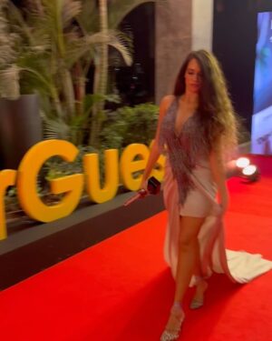 Hana Yousry Instagram - YOUR. BEST. YOUNG. SINGER. IS HERE EVERYONE!!!❤️‍🔥❤️‍🔥❤️‍🔥❤️‍🔥❤️‍🔥 افضل مطربة شابة من مهرجان @dearguestco بتصويت الجمهور 
Forever grateful & thankful ❤️❤️❤️

@boosy17 loooove you habebty❤️

A big big thanks to @temraza & her amazing team for that gorgeous dress ❤️‍🔥

A big big thanks to @mahaibrahimyousry for creating this gorgeous look ❤️‍🔥

Gorgeous dress by @temraza 
Image consultant: @mahaibrahimyousry 
Hair @mahaibrahimyousry