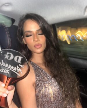 Hana Yousry Instagram - YOUR. BEST. YOUNG. SINGER. IS HERE EVERYONE!!!❤️‍🔥❤️‍🔥❤️‍🔥❤️‍🔥❤️‍🔥 افضل مطربة شابة من مهرجان @dearguestco بتصويت الجمهور 
Forever grateful & thankful ❤️❤️❤️

@boosy17 loooove you habebty❤️

A big big thanks to @temraza & her amazing team for that gorgeous dress ❤️‍🔥

A big big thanks to @mahaibrahimyousry for creating this gorgeous look ❤️‍🔥

Gorgeous dress by @temraza 
Image consultant: @mahaibrahimyousry 
Hair @mahaibrahimyousry