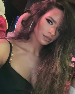 Hana Yousry Instagram - احلي حاجة حصلت انك كنتي معايا في اول جايزة ليا🤍
ربنا يحفظك ليا يا حبيبتي🧿
@mahaibrahimyousry 

Also styled by @mahaibrahimyousry & 
glammed by @mirnamagdymakeupartist 🤍