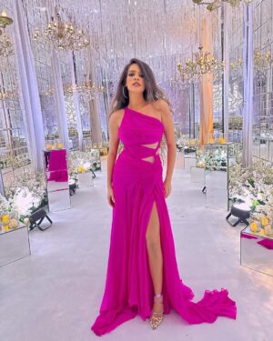 Hana Yousry Instagram - In love with this look honestly 💞🌸💕 
Thanks to: 
@mahaibrahimyousry for the amazing styling ❤️‍🔥
@samo_hagras for that beautiful dress 💞 & to @nidalhani for always being there & for these amazing pics 💕