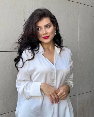 Hanane El Khader Instagram - Attitude💃🏻 #hananeelkhader