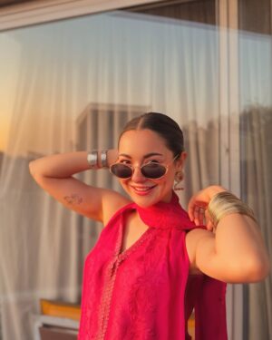Hania Aamir Instagram - kyun?/!