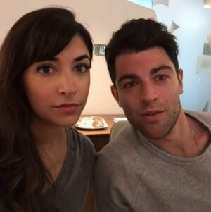 Hannah Simone Instagram - Max, Morn and me on the pod. The gang’s back together 🦁 🐠 throw your favorite Schmidtty quote in the comments @themessaroundpod #youths