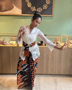 Happy Salma Instagram - Olah Tubuh-Nya Nuswantara.