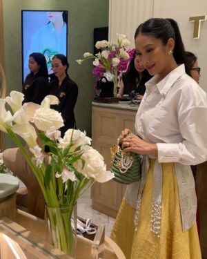 Happy Salma Instagram - ❤️❤️ Menyentuh yang cantik. 

Penata Rias @marshadmartha 
Penata Rambut @kano_beaute 
@tuloladesigns @pamelausanto.atelier @pamelausanto
@ashtadistrict8