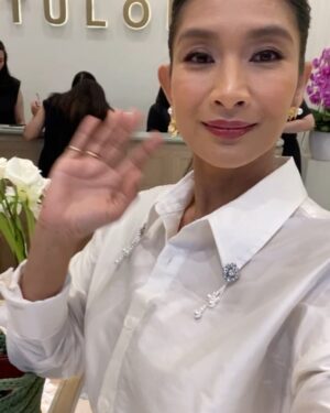 Happy Salma Instagram - ❤️❤️ Menyentuh yang cantik. 

Penata Rias @marshadmartha 
Penata Rambut @kano_beaute 
@tuloladesigns @pamelausanto.atelier @pamelausanto
@ashtadistrict8