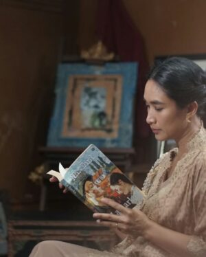 Happy Salma Instagram - ..
Butiran waktu meleleh dimataku…
…Dia. Yang mengabadikan aneka peristiwa walau tanpa saya sadari. Dia adalah sahabat yang saya sayang @vanesamartida 📸