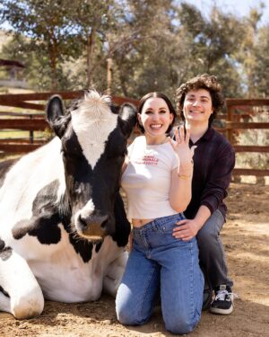 Harley Quinn Smith Instagram - WE’RE MOTHERFUCKIN ENGAGED!!!!!!!!!

And it happened at the @farmsanctuary next to Dixon the cow 🥹❤️ I’m so in love with you Austin Zajur.