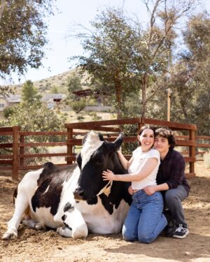 Harley Quinn Smith Instagram - WE’RE MOTHERFUCKIN ENGAGED!!!!!!!!!

And it happened at the @farmsanctuary next to Dixon the cow 🥹❤️ I’m so in love with you Austin Zajur.
