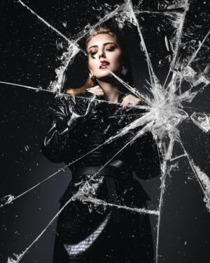 Haya Abdulsalam Instagram - After the smashing success of her TV series Monsters, Haya Abdulsalam returns in full force. A closer look at her presence beyond the screen, raw, composed, and unapologetically herself.

Art Direction @athnainmag
Photography @f_albisher 
Makeup @alrumaihbeauty 
Hair  @nawalq8ya17