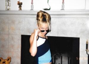 Heather Morris Instagram - Circa 97’

Vintage Heather limited edition 😜😜
#millenialthrowback #90skids