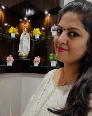 Hemalatha M Instagram - Signis என்ற அமைப்பு மாற்றுஊடகங்களை பயன்படுத்த இளைஞர்களை வளர்த்தெடுக்கும் அமைப்பாக இருக்கிறது. இந்த அமைப்பு சார்பாக தமிழ்நாட்டின் பல்வேறு பகுதிகளில் இருந்து தேர்வு செய்யப்பட்டவர்களுக்கு Social Media Influencer பயற்சிகளை வழங்கினேன்.

இந்த பயிற்சியில் 5 விஷயங்கள் பற்றி பேசினேன்.

1️⃣ சமூக வலைதளங்களை Positive ஆக பயன்படுத்துவது எப்படி?

2️⃣ சமூக வலைதளங்களின் Algorithm மற்றும் பயன்பாடு

3️⃣ சமூக வலைதளங்களில் Personal Branding இன் அவசியம்

4️⃣ சமூக வலைதளங்களில் Influencer க்கு இருக்கும் பொறுப்புகள்

5️⃣ சமூக வலைதளங்களில் தொகுப்பாளராக இருப்பது எப்படி?

அனைவருக்கும் வாழ்த்துக்கள் 😇

மிக்க நன்றிகள்  Devaneyan Arasu சார் 😇

#HemaRakesh #infowithhemarakesh #socialmediabranding #personalbranding #inspirewithhemarakesh #students #digitalbranding #digitalinfluencer #celebrityinfluencer