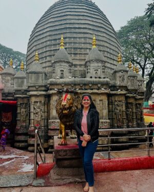 Hemalatha M Instagram - காமாக்யா கோவில் , கவுகாத்தி, அஸ்ஸாம்😇 வழிபாட்டு அனுபவம் வித்தியாசமான அனுபவமாக இருந்தது. பின்னர் விரிவாக எழுதுகிறேன் 😊

#HemaRakesh #guwahatidiaries #assam #kamakhyatempleguwahati