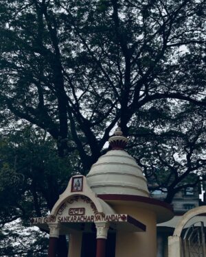 Hemalatha M Instagram - காமாக்யா கோவில் , கவுகாத்தி, அஸ்ஸாம்😇 வழிபாட்டு அனுபவம் வித்தியாசமான அனுபவமாக இருந்தது. பின்னர் விரிவாக எழுதுகிறேன் 😊

#HemaRakesh #guwahatidiaries #assam #kamakhyatempleguwahati