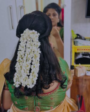 Hemalatha M Instagram - உங்கள் செய்கைகளை மற்றவர்கள் பிரதிபலிக்கலாம்.. 
ஆனால் உங்கள் எண்ணங்களையும் , ஆற்றலையும் பிரதிபலிக்க முடியாது❤️

நீங்கள் என்பது நீங்களும், உங்கள் தனித்தன்மை மட்டுமே❤️

#inspirewithhemarakesh #HemaRakesh #SoulfulVibes #hemarakeshanchor #hemarakeshinstareels