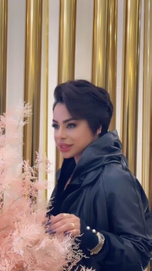 Hind Al Balushi Instagram - اترك كل ما ومن ! يعكر صفوك ويشحنك بالسلبية..
#مساء_الخير #هند_البلوشي #همساتي
