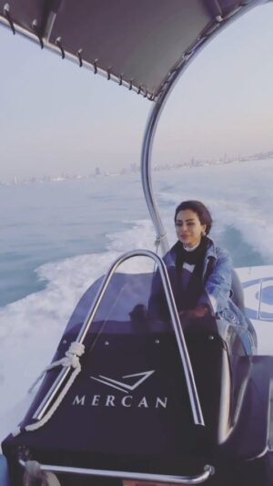 Hind Al Balushi Instagram - لا تحاول تغيير #القدر .. فما تعيشه خطة مسبقة مكتوبة باسمك .. قصة انت بطلها .. وتغير الأحداث يتوقف على اختياراتك ..👌🌹 #هند_البلوشي #همساتي#الكويت🇰🇼