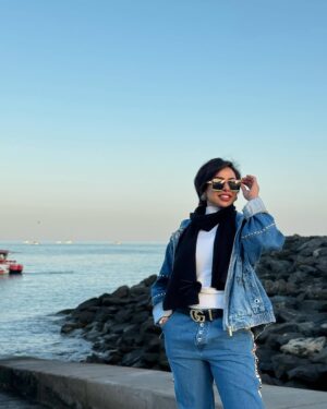 Hind Al Balushi Instagram - ثق بالله أولاً ثم بنفسك كثيراً.. وبأنك تستطيع .. !
ستجد شمسك تشرق وسيبتسم وجهك وستعيش جمال الربيع .. فالله لن يخذلك لطالما توكلت عليه 
#هند_البلوشي #صباح_الخير