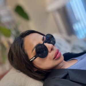 Hind Al Balushi Instagram - قبول النهايات مهما كانت .. هي قمة مراحل القوة والنضج التي بدورها تجعلك قادرًا على تهيئة المناخ المناسب لاستقبال البدايات التي تنتظرنا في اقدارنا .
#صباح_الخير #هند_البلوشي #همساتي