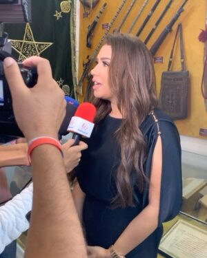 Hoda Saad Instagram - شكرا للجنة المنظمة لمعرض الفرس على هذه الدعوة القيمة و الشكر الموصول لزوار المعرض على حفاوة الترحاب . هنيئا لكم على نجاح الدورة الثانية عشر و على التنظيم المشرف .
مصفف الشعر @fox_m_g
مكياج @moutla_lana_makeupartist