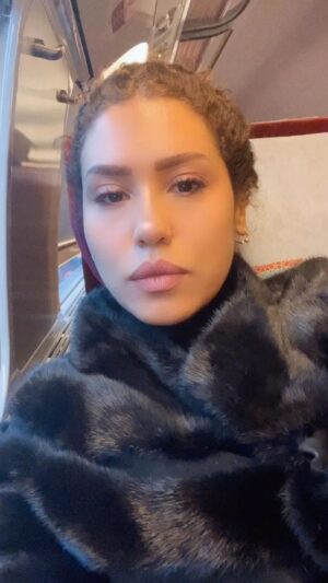 Hoda Saad Instagram - الحمد لله  بداية شهر ديسمبر مباركة دخلات علينا بامطار الخير و الفوز للمنتخب الوطني ، الف مبروك يا وطني شعبنا حنين و مساند و يستاهل يفرح اكتر واكتر ♥️🥰