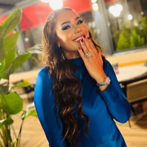Hoda Saad Instagram - Happy Birthday to meeeee 😃 ♐️💙🤍💙
Gratitude infinie 🙏
Thank you @chome_spa I love it 😻