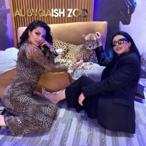 Ibtissam Tiskat Instagram - Wonderful experience 🤍 

@fatinatiskatofficiel 
 @albuqaish.jungle 
@humaidalbuqaish 

#ibtissamtiskat #animals #happy