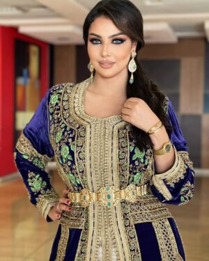 Ibtissam Tiskat Instagram - Soon @2mtv 

Makeup by @rimmake_up 🌹
Caftan @mouniaramsischezsahar 🌹

#ibtissamtiskat #caftanmarocain #tradional #fierté