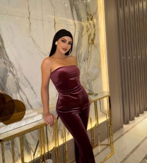 Ibtissam Tiskat Instagram - Keep your face always toward  the sunshine .. 
Shadows will fall behind you ☀️ 

-Walt whitman 

@fatinatiskatofficiel 

#beauty #classy #dxb #tiskatians #zahyine #ibtissamtiskat