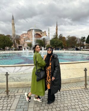 Ibtissam Tiskat Instagram - No matter what age .. 
I’ll always need you mom 💚 
 Machaalah allah y7emik 🫶🏼 

#sultanahmed #ayasofia #turkey #istanbul #purelove #mom #forever #ibtissamtiskat