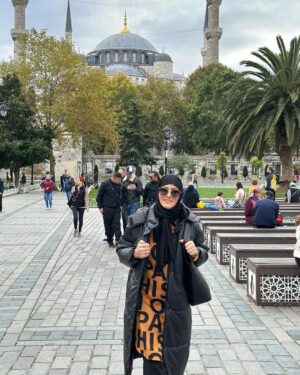 Ibtissam Tiskat Instagram - No matter what age .. 
I’ll always need you mom 💚 
 Machaalah allah y7emik 🫶🏼 

#sultanahmed #ayasofia #turkey #istanbul #purelove #mom #forever #ibtissamtiskat
