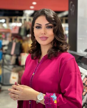 Ibtissam Tiskat Instagram - مبروك عواشركم بالصحة فطوركم .🌸 
كي داز رمضان عندكم ؟ .💕 

جلايتي من.
 @sd.fashion.designer 

#ibtissamtiskat #traditionel #morocco