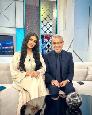 Ibtissam Tiskat Instagram - اطلالتي من برنامج صدى الملاعب في لقاء عفوي وممتع مع. الأستاذ 
@mustafa_agha1 

كيف جاتكم الحلقة 😍😁؟

My lovely friend @aidakhaledofficial 

Makeup by @fatma_pro_makeup 
Hair by @hairbymousa 
Moroccan caftan by @douaa.aharran 

@mbc1 
#moroccan #caftandress #interview #spontaneous #dubai #mbc #sadaalmalaeb #ibtissamtiskat