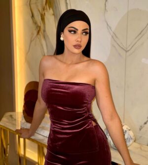 Ibtissam Tiskat Instagram - Keep your face always toward  the sunshine .. 
Shadows will fall behind you ☀️ 

-Walt whitman 

@fatinatiskatofficiel 

#beauty #classy #dxb #tiskatians #zahyine #ibtissamtiskat