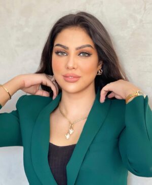 Ibtissam Tiskat Instagram - أحبي نفسك أولا عزيزتي 💚🤍 
Makeup 💄 @fatinatiskatofficiel @makeupby_fatinatiskat 
#مجنونك_انا #ابتسام_تسكت
