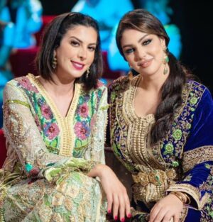 Ibtissam Tiskat Instagram - الليلة سهرتنا سهرة فنية مميزة بمناسبة ذكرى المسيرة الخضراء على قناة

 @2mtv 
@ibtissamkoutaibiofficial 
@abdesselamkhaloufi 

كونوا فالموعد حبايبي على الساعة 21h30
 
👗: @mounia_ramsis 😍
💄:@rimmake_up😘