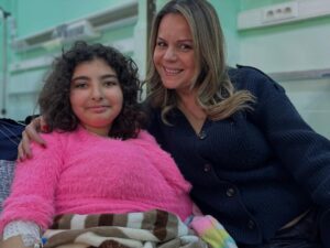 Imen Noel Instagram - L’Association Piété & Bienfaisance vous souhaite un très bon Aïd, rempli de bonheur et de sérénité. 

En ce jour béni, nos cœurs nous ont guidés vers l’hôpital de Belfort, auprès des enfants hospitalisés et de leurs mamans, pour leur offrir un instant de joie et de réconfort. ✨ Parce que personne ne devrait être seul en ce jour de fête, nous leur avons rappelé qu’ils sont entourés d’amour et de bienveillance. 

À nos côtés, notre chère Imen Noel, une femme au grand cœur qui fait partie de notre famille du cœur. Par sa présence lumineuse et sa générosité sans limite, elle a su dessiner des sourires là où la douleur pèse parfois trop lourd. ❤️ Merci Imen pour ton amour et ton engagement ! 

Un immense merci également à tous nos guerriers du cœur: bénévoles, donateurs, et à notre responsable opération Hadjer pour son travail admirable. 🙏 Enfin, une pensée émue aux parents, dont la force et le courage nous inspirent chaque jour. 

✨ Que cet Aïd soit une source de bénédiction et de joie pour tous ! Parce qu’ensemble, nous apportons un peu de lumière là où elle est la plus précieuse. 

تتمنى لكم جمعية التقوى و الإحسان عيدًا مباركًا مليئًا بالسعادة والسكينة. 

في هذا اليوم المبارك، قادتنا قلوبنا إلى مستشفى بلفور، حيث كنا بجانب الأطفال المرضى وأمهاتهم، لنمنحهم لحظات من الفرح والطمأنينة. ✨ لأن لا أحد يجب أن يكون وحيدًا في هذا اليوم المبارك، أردنا أن نذكرهم بأنهم محاطون بالمحبة والرحمة. 

كانت معنا العزيزة إيمان نوال، امرأة ذات قلب كبير، جزء من عائلتنا القلبية. 💛 بحضورها المشرق وسخائها اللامحدود، استطاعت أن ترسم البسمة حيث يكون الألم ثقيلاً. شكرًا إيمان على حبك والتزامك! 

شكرًا جزيلًا لكل محاربي الخير، من المتطوعين، والمتبرعين، ومسؤولة هاجر على عملها الرائع. 🙏 وأخيرًا، تحية تقدير وإجلال للآباء والأمهات الذين تلهمنا قوتهم وشجاعتهم كل يوم. 

✨ عيد مبارك، أعاده الله علينا وعليكم بالخير والبركة! لأننا معًا، ننشر النور حيث يكون أكثر احتياجًا.