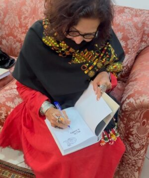 Imen Noel Instagram - ‏شكرا جزيلا لسعادة السفير المصري على الدعوة الكريمة سعدت بلقاء  مصممة المجوهرات عزة فهمي التي أبهرتني بابداعها و رقيها. كانت امسية مميزة جمعت بين الثقافة و الإبداع ، ممتنة لهذه الفرصة الجميلة.