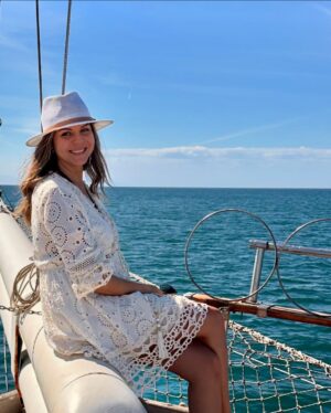 Imen Noel Instagram - Octobre en mer. Prendre le large pour se reconnecter, respirer et profiter de chaque instant. Quand l’automne te fait croire que c’est encore l’été… 😌☀️ #octobervibes #evaions #sealovers #momentsmagiques