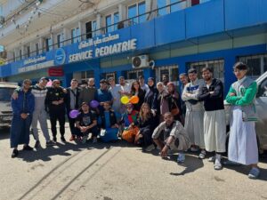 Imen Noel Instagram - L’Association Piété & Bienfaisance vous souhaite un très bon Aïd, rempli de bonheur et de sérénité. 

En ce jour béni, nos cœurs nous ont guidés vers l’hôpital de Belfort, auprès des enfants hospitalisés et de leurs mamans, pour leur offrir un instant de joie et de réconfort. ✨ Parce que personne ne devrait être seul en ce jour de fête, nous leur avons rappelé qu’ils sont entourés d’amour et de bienveillance. 

À nos côtés, notre chère Imen Noel, une femme au grand cœur qui fait partie de notre famille du cœur. Par sa présence lumineuse et sa générosité sans limite, elle a su dessiner des sourires là où la douleur pèse parfois trop lourd. ❤️ Merci Imen pour ton amour et ton engagement ! 

Un immense merci également à tous nos guerriers du cœur: bénévoles, donateurs, et à notre responsable opération Hadjer pour son travail admirable. 🙏 Enfin, une pensée émue aux parents, dont la force et le courage nous inspirent chaque jour. 

✨ Que cet Aïd soit une source de bénédiction et de joie pour tous ! Parce qu’ensemble, nous apportons un peu de lumière là où elle est la plus précieuse. 

تتمنى لكم جمعية التقوى و الإحسان عيدًا مباركًا مليئًا بالسعادة والسكينة. 

في هذا اليوم المبارك، قادتنا قلوبنا إلى مستشفى بلفور، حيث كنا بجانب الأطفال المرضى وأمهاتهم، لنمنحهم لحظات من الفرح والطمأنينة. ✨ لأن لا أحد يجب أن يكون وحيدًا في هذا اليوم المبارك، أردنا أن نذكرهم بأنهم محاطون بالمحبة والرحمة. 

كانت معنا العزيزة إيمان نوال، امرأة ذات قلب كبير، جزء من عائلتنا القلبية. 💛 بحضورها المشرق وسخائها اللامحدود، استطاعت أن ترسم البسمة حيث يكون الألم ثقيلاً. شكرًا إيمان على حبك والتزامك! 

شكرًا جزيلًا لكل محاربي الخير، من المتطوعين، والمتبرعين، ومسؤولة هاجر على عملها الرائع. 🙏 وأخيرًا، تحية تقدير وإجلال للآباء والأمهات الذين تلهمنا قوتهم وشجاعتهم كل يوم. 

✨ عيد مبارك، أعاده الله علينا وعليكم بالخير والبركة! لأننا معًا، ننشر النور حيث يكون أكثر احتياجًا.