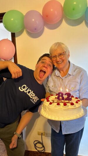 Ingrid Grudke Instagram - Hoy cumplió años mi mejor ejemplo de mujer. Nació con una inteligencia emocional poco vista. Audaz, valiente, sin miedos al qué dirán, siempre dando lo mejor que pudo. siempre a buscar la mejor manera de vivir, disfrutar. Con mucha fuerza y amor.  Mi mejor ejemplo de lucha, tomarse  su tiempo para descansar, pensar.  Pero siempre seguir con una enorme sonrisa. Te amo mama. Te amamos esta familia bloque de amor puro y sincero es más fuerte que el hierro.  Siempre juntos. Que lindo día pasamos hoy 💖😍Feliz Cumple OMA! 🥰 @_towaa._ @marcofleitass @editgrudke #horacio @franco.hampel @clau.szy @santiagogampel @grigampel @cristinatetzlaff @nievs_2.2.4 @ruhtgrudke #juan solo pido salud para esta familia. Lo demás lo sabemos construir.💖 orgullosa de lo que construimos con mucho  respeto, valores, unión.  Gracias por esa fortaleza “bloque” 😁