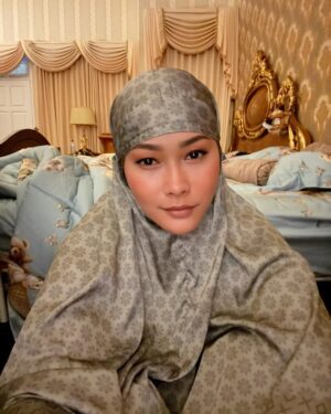 Inul Daratista Instagram - selamat menjalankan ibadah puasa🙏
semoga amal ibadah kita dibulan suci di terima Allah SWT aamiin😇

siang ini GA dr kumis akan di umumkan .

siap2 utk GA selanjutnya ….
aku selesaikan bayar pajak dulu yah, sbb ini kewajiban tahunan yg hrs dibayar 👍
abis itu aku akan bagi THR mudik buat kalian 💃
Stand by yah ..:..
