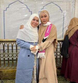Inul Daratista Instagram - masyaa Allah tabarakallah😍
bisa di Rau dah sama ibu 😍 @mom_ayting92_  @ayutingting92 senangnyaa ditemani ibu 💋😍😍😘🙏
ayah Ojak dan team @bakkahtravel