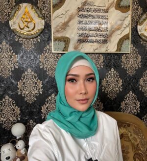 Inul Daratista Instagram - Saya menghaturkan Mohon Maaf yg sebesar2nya kepada saudara saudari semua, atas salah dan khilaf🙏
selamat menjalankan ibadah puasa Ramadhan semoga Allah ampuni segala dosa, di terima amal ibadah dibulan suci penuh Rahmat ini.
di kuatkan dr sahur sampai berbuka.
dgn rezeki yg tdk berkurang, dan juga kesehatan, selamat Berpuasa kelg se Iman.
Ramadhan kareem 🙏😇