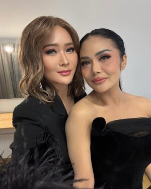 Inul Daratista Instagram - sesi jepret jepret manja❤️
with kesayangan  idola akuhh 😍😍
Mimi KD  @krisdayantilemos