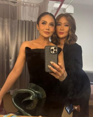 Inul Daratista Instagram - sesi jepret jepret manja❤️
with kesayangan  idola akuhh 😍😍
Mimi KD  @krisdayantilemos
